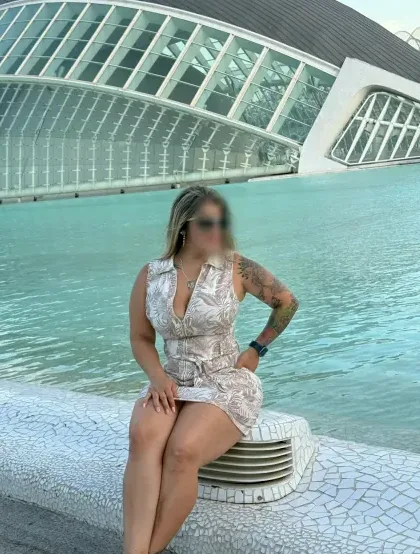 Christina, 32