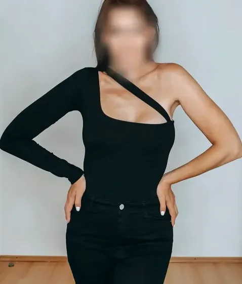 Ellen, 37