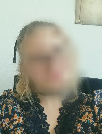 Ellen, 32