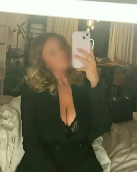 Ellie, 20