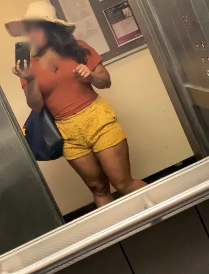 Emina, 34